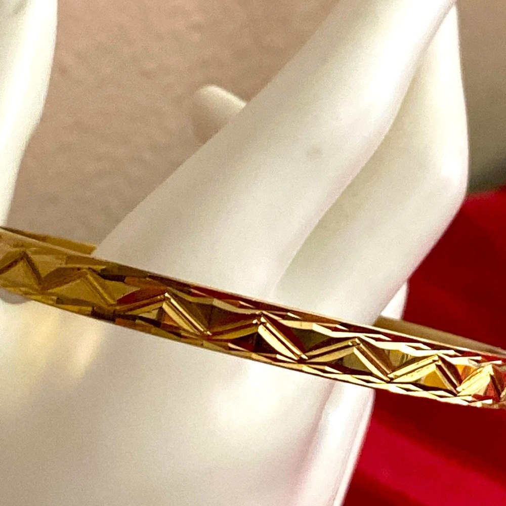 Vintage 90s Gold Toned Metal Bangle with Designs